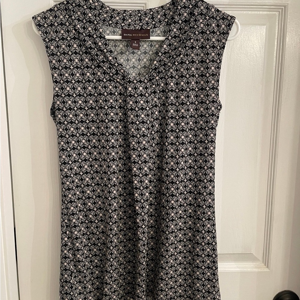 Dana Buchman sleeveless Patterned Blouse